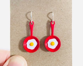 Rote Bratpfanne Ei Ohrringe, Quirky Emaille Schmuck