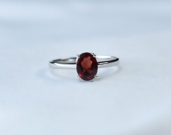 Natural 8 mm x 6 mm Classic Solitaire Oval Garnet  Ring In Sterling Silver