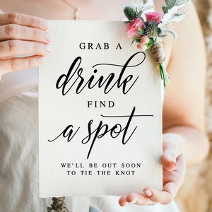 ミニマリストな結婚式用サインボード：ドリンクを片手に（デジタルダウンロード）