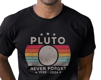Retro T-shirt Pluto Never Forget - astronomieliefhebber cadeau