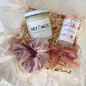 Bride to be Box Fiance Gift Engagement Gift, bridal shower gift, engaged gift Future Mrs. Wedding Gift- Gift for Bride Custom Gift Box
