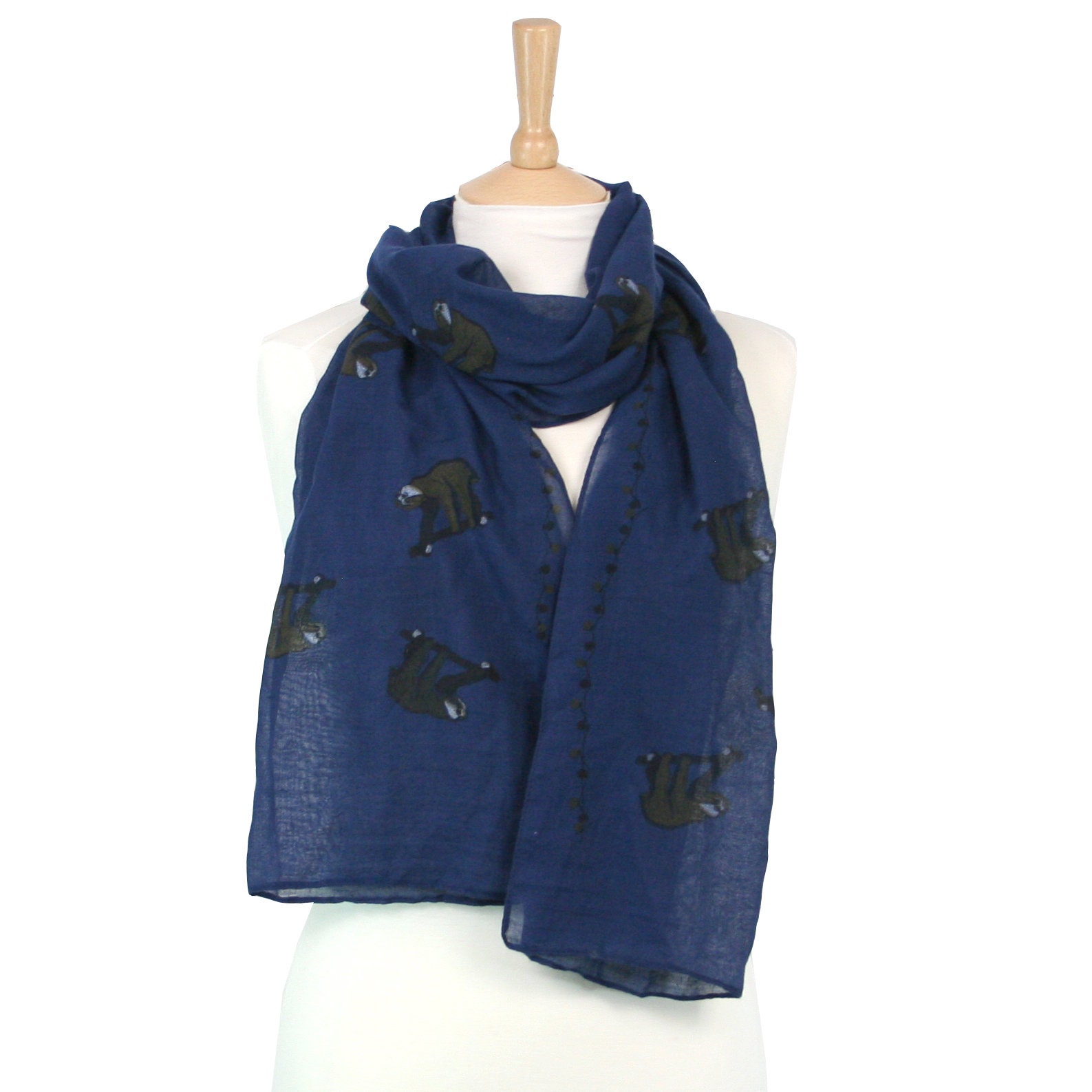 Perfect for an animal lover and for any special occasion Made of a soft polyester/Cotton blend THE SCARF GIRAFFE EXCLUSIVE womens sloth scarf with a fairy light design in a gift bag