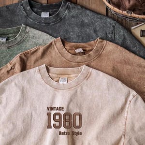 Anpassad T-shirt Personliga broderade T-shirts Broderad T-shirt Vintage topp Broderad T-shirt Present till honom Personliga presenter 24030901