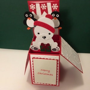 Biglietto pop-up natalizio fatto a mano con orso polare e pinguino