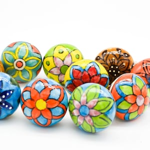 MULTICOLOURED Assorted coloured knobs Flower Floral Hand painted Knobs, Chic vintage Cabinet Wardrobe Drawers Handles Pulls B10