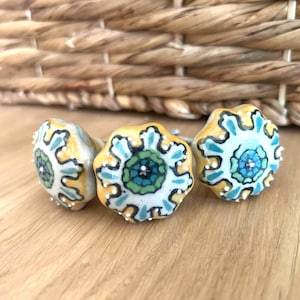 GELB GRÜNE BLUME Knopf, Keramik handgefertigte Knöpfe Vintage Chic Schrank Kleiderschrank Schublade Griffe Pulls Set von 2/4/6/8/10/12/14/16/18 B84