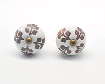 ホワイトのヴィンテージ風手描きセラミックノブ、2個セット