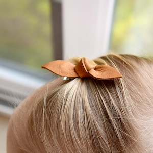 Hair Bow Pattern and Directions PDF Download - Hair Bow DIY, Hair Tie DIY, Girls hair clip diy, Leather crafting, beginner sewing pattern