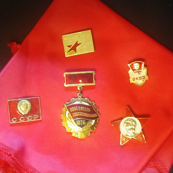 Set of 5 Soviet USSR Vintage  Pin Badges with pioneer tie.