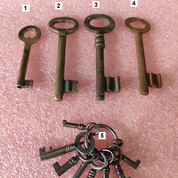 Original Vintage Rusty Iron Skeleton Keys from 1900