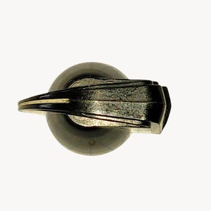 Perilla de radio vintage de baquelita negra.