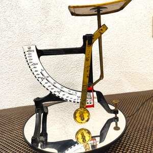 Vintage Postas Pendulum weighing scale.