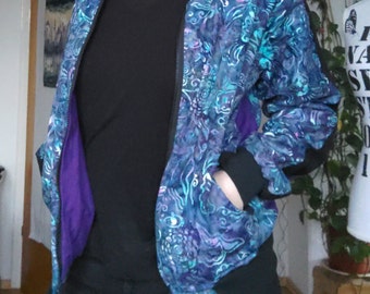 Weite Bomberjacke Blouson in lila Batikmuster Fashion Statement  Größe 40