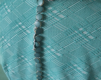1960 Jahre Schneiderskunst Kleid A-Linie mit Schlingenverschluss auf der Rückseite Größe 38 - 40 Restaurierung
