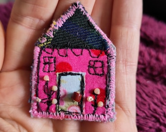 Handgefertigte Stoffbrosche Genähte und bestickte Brosche Kunsthandwerk Upcycling
