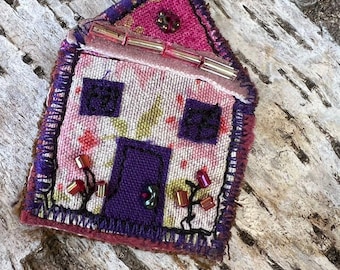 Handgefertigte Stoffbrosche Genähte und bestickte Brosche Kunsthandwerk Upcycling