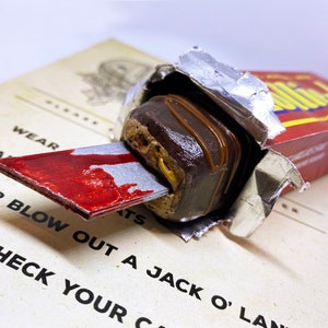Trick 'r Treat Sam Hollie-Ho Chocolate Razor Blade Candy Bar Replica