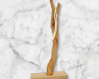 Vrouwelijk standbeeld van drijfhout: abstracte sculptuur, woondecoratie
