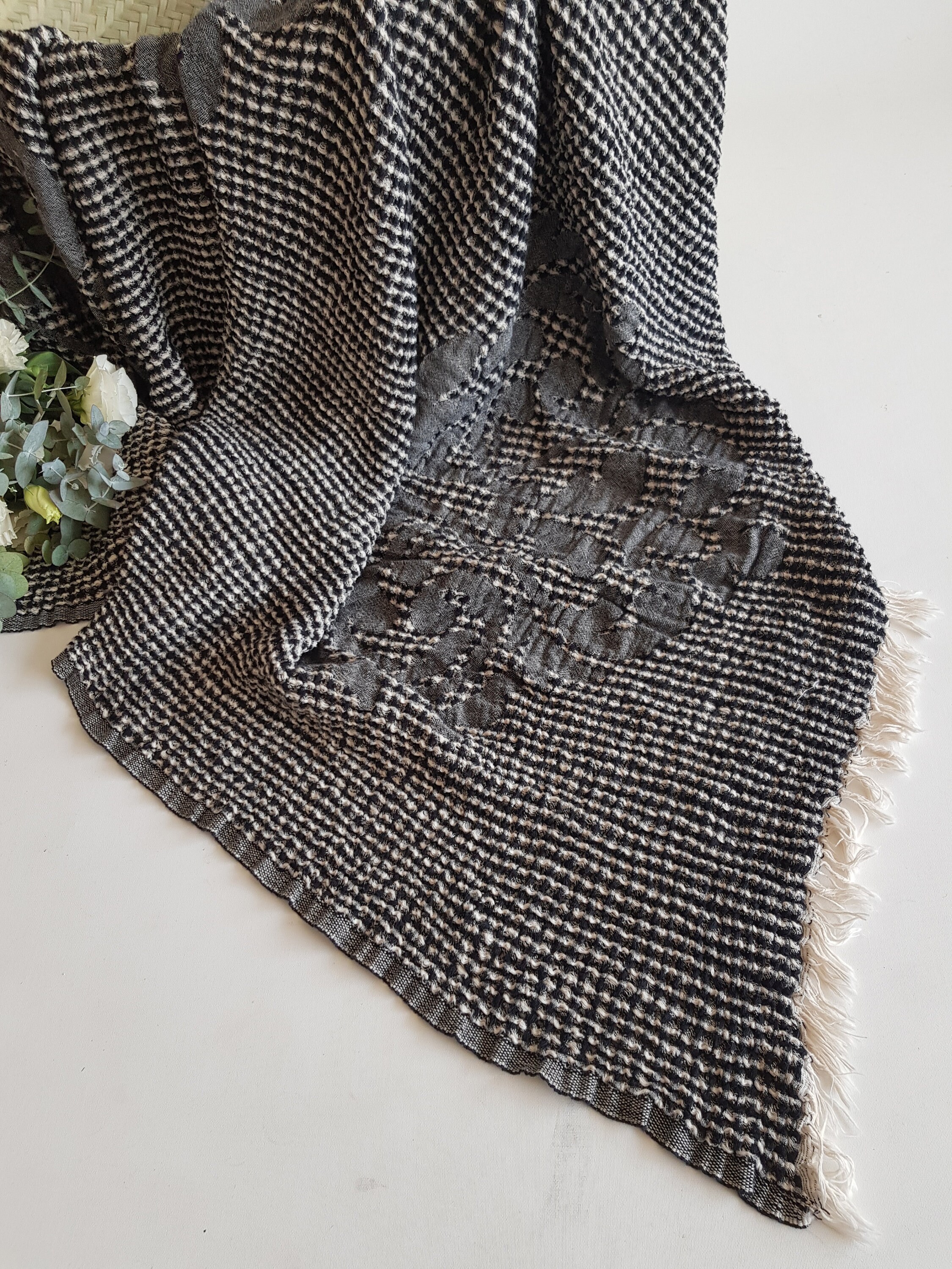 Deken van wafelgeweven katoen: lichtgewicht zwarte franje met textuur -  Etsy België, image size:2250x3000