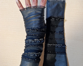 レザーフィンガーレスグローブ：フリル付きブラックゴシックティー