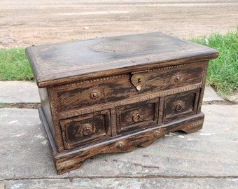 Vintage Indiase houten opbergkoffer: handgemaakte woondecoratiedoos