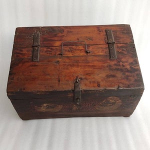 Vintage wooden storage box/wooden home decor chest box /wood storage chest/ handcrafte chest box/vintage chest/antique box/artistic wood box