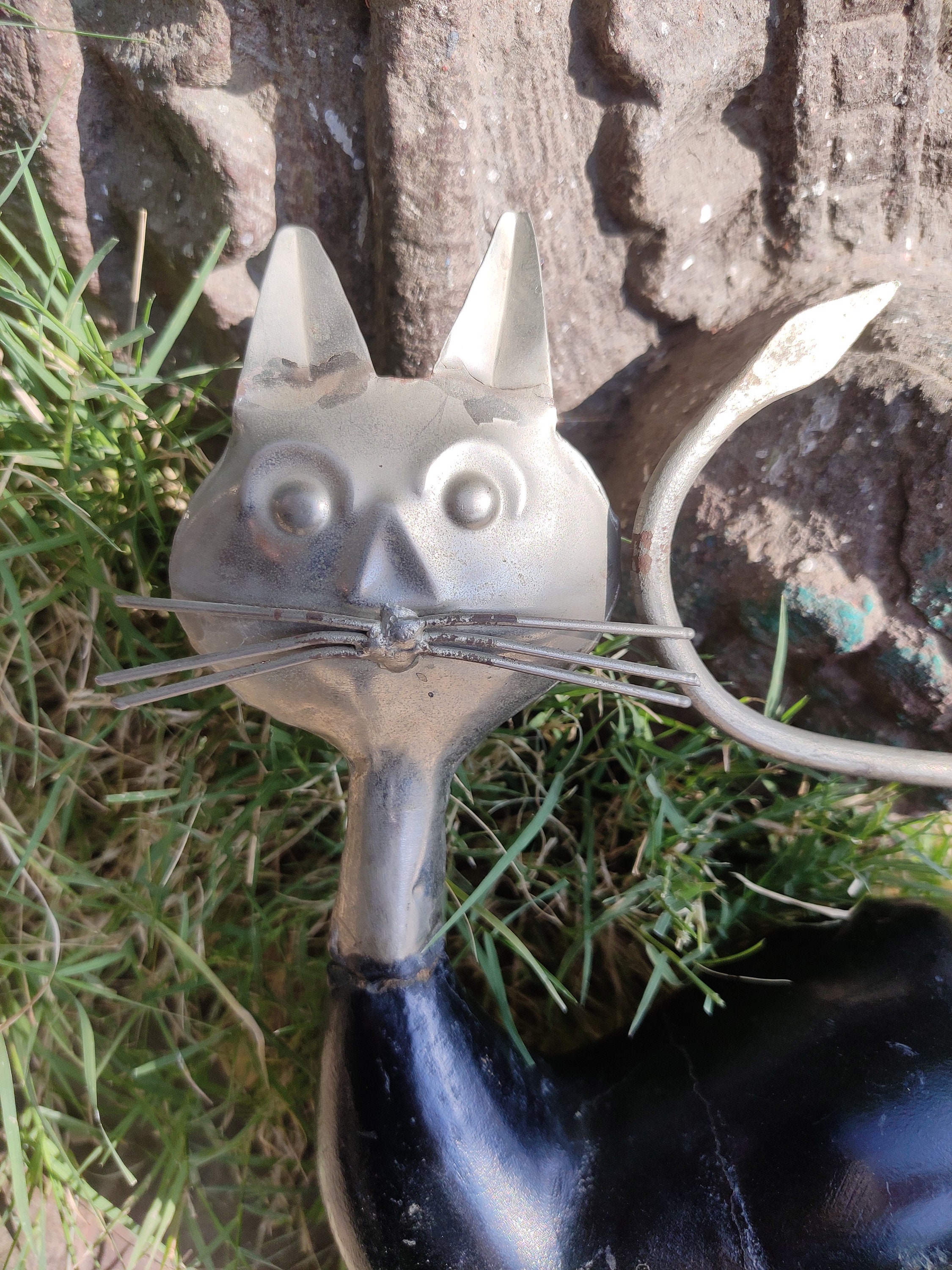 Coole Deko-Katze aus Holz und Metall im Kanton Appenzell Ausserrhoden 