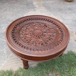 Mesa de centro redonda de madera estilo vintage con tallado jali/Mesa central de madera/Mesa auxiliar de madera/Mesa de trabajo jali/Mesa de madera étnica/Mesa de sofá