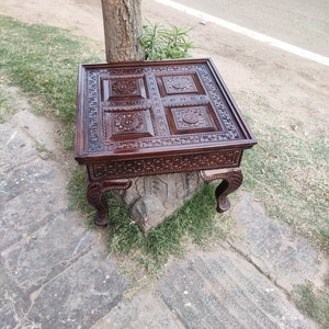 Mesa de centro de madera con tallado/mesa de recibidor de madera/mesa de centro de madera/mesa de centro tallada a mano/mesa de centro india/mesa superior de cristal.