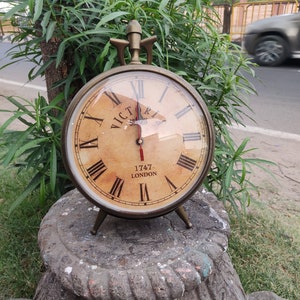 Vintage style metal clock/table decor clock/antique design clock/retro design table clock/vintage style working clock/artistic metal clock.