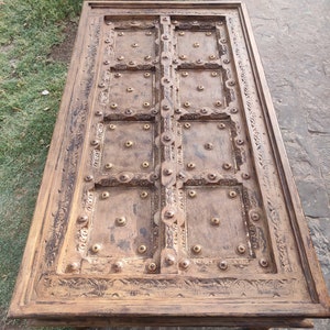 Mesa de centro vintage de madera con trabajo de metal y acabado desgastado/Mesa central de madera/mesa auxiliar de madera/mesa de centro india/mesa de madera étnica.