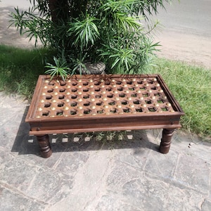 Mesa de centro de madera de estilo étnico indio con trabajo en metal y acabado en madera/Mesa central de madera/Mesa de sofá de madera/Mesa de trabajo en metal/Mesa con tapa de vidrio