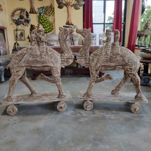 Wooden vintage carved camels with riders on wheels/dhola maru/wooden camels/artistic wood figurines/table decor art/handcarved wooden camels