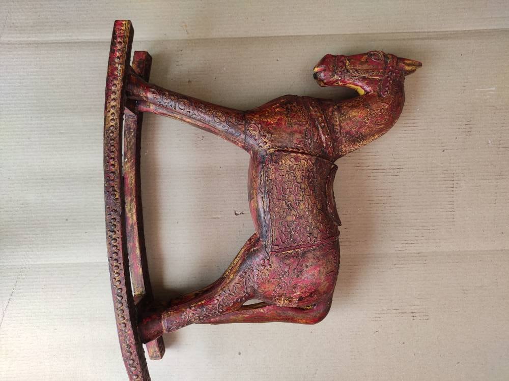 ヴィンテージの木製彫刻ロッキングホース、アンティーク仕上げ - Etsy 日本