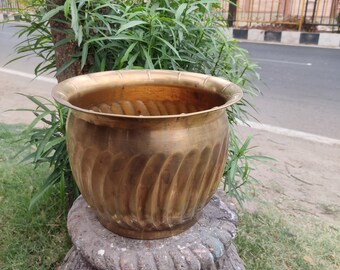 ヴィンテージのインド産の大型真鍮製花瓶 2 個セット / 赤い