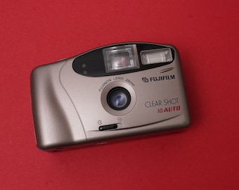 Fujifilm ClearShot 10: fotocamera con pellicola da 35 mm inquadra e scatta