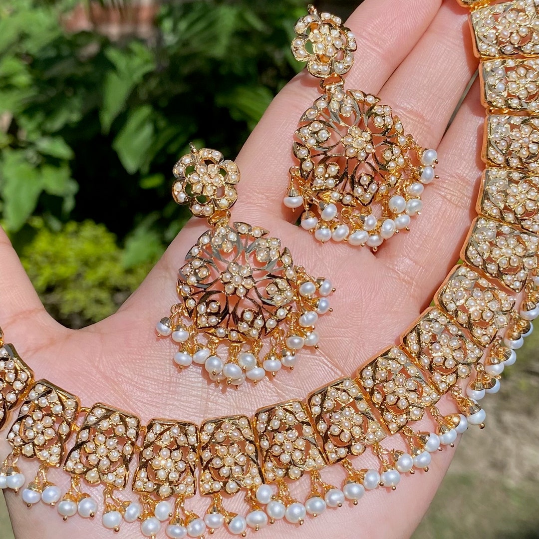 Pearl Necklace main image 0