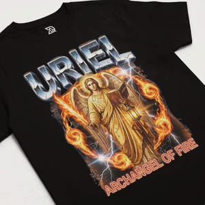 ウリエルシャツ、神の炎大天使Tシャツ、神聖な光のグラフィック、炎の手のデザイン、太陽の支配者、知恵の巻物、スピリチュアルエンジェルトップ