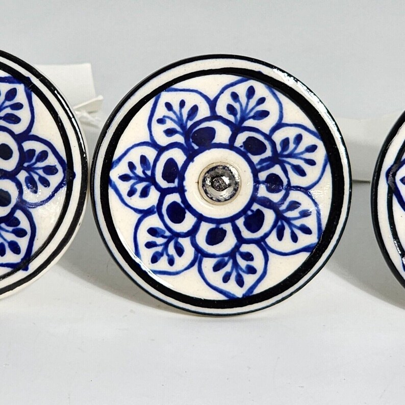 Heminredning Unika keramiska knoppar till köksbyrå Blå blommiga 4-pack bild 3