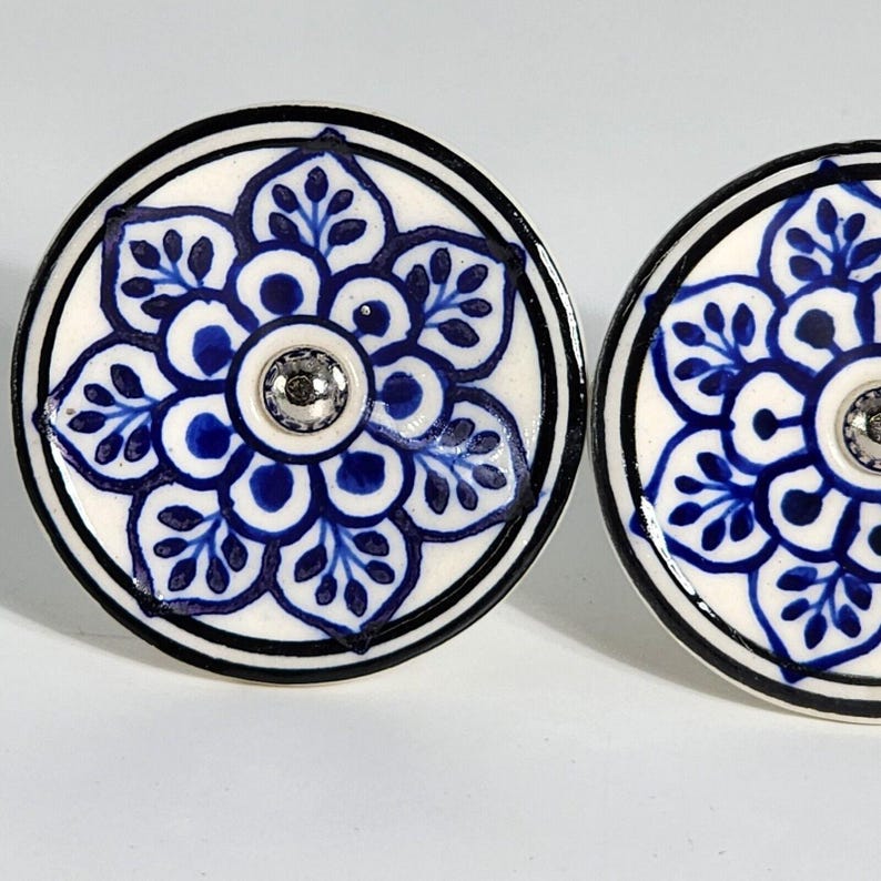 Heminredning Unika keramiska knoppar till köksbyrå Blå blommiga 4-pack bild 2