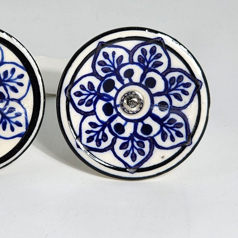 Heminredning Unika keramiska knoppar till köksbyrå Blå blommiga 4-pack bild 4