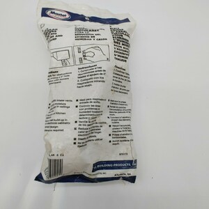 Puede incluir: Una bolsa de plástico blanca con una etiqueta azul y blanca. La etiqueta tiene el texto "Master" en letras azules. La bolsa contiene una ventilación de plástico blanco con instrucciones en español y francés. Las instrucciones incluyen un diagrama que muestra cómo instalar la ventilación.