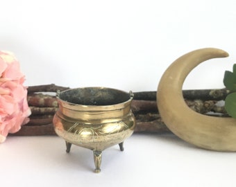 Cauldron Antique Chinese Brass Witches Cauldron Three Footed Pot Incense Burner Censer Ritual Magic Occult Pagan Wiccan Altar Decor Engraved
