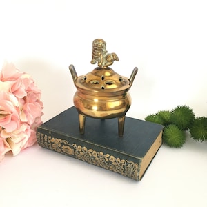 Antique Brass Incense Censer Chinese Cauldron Tri Foot with Lid Foo Dog Altar Pot Burner Ritual Wiccan Collectible Decor Heavy Solid Brass