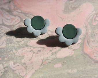 Mod daisy stud polymer clay earrings 60s 70s vintage handmade earrings