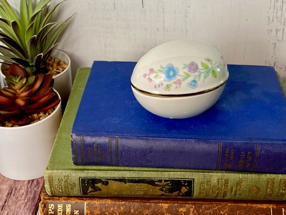 Vintage Pastel Egg Trinket Box with Purple and Bl… - image 2