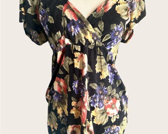 Bluzka Babydoll z lat 2000. z kwiatowym dekoltem w kwiaty i niebieskim kimchi Urban Outfitters Y2K