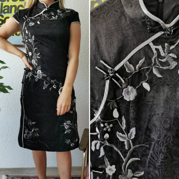 Vintage Kleid, 1980 Seide Cheongsam Midi Kleid mit Blumen, Trachtenkleid, Folklorekleid, Gr. S| VS 8 | VK | EU 36