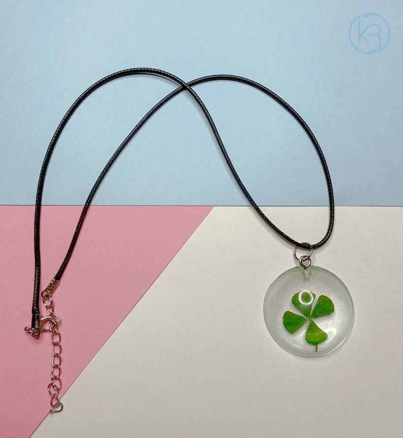 Details about / Shamrock St Patrick/'s Day Necklace with cup