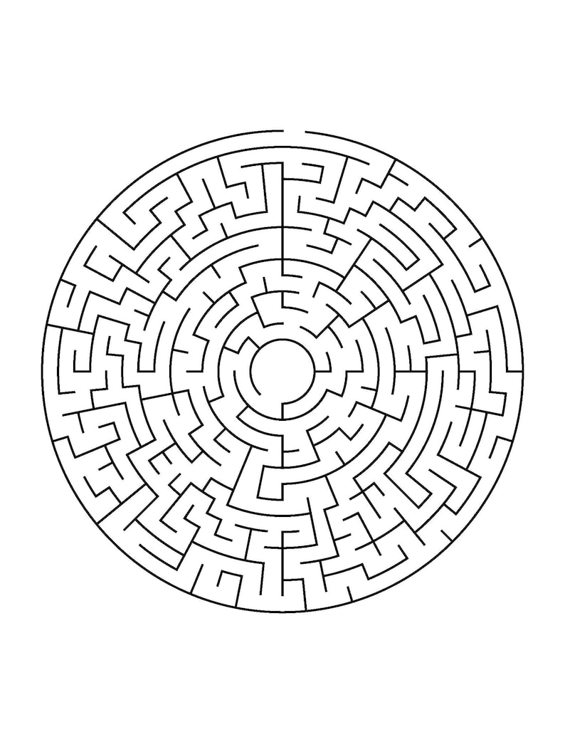 Puede incluir: Un laberinto circular en blanco y negro con una abertura central. El laberinto tiene un dise&ntilde;o complejo con muchos giros y vueltas.